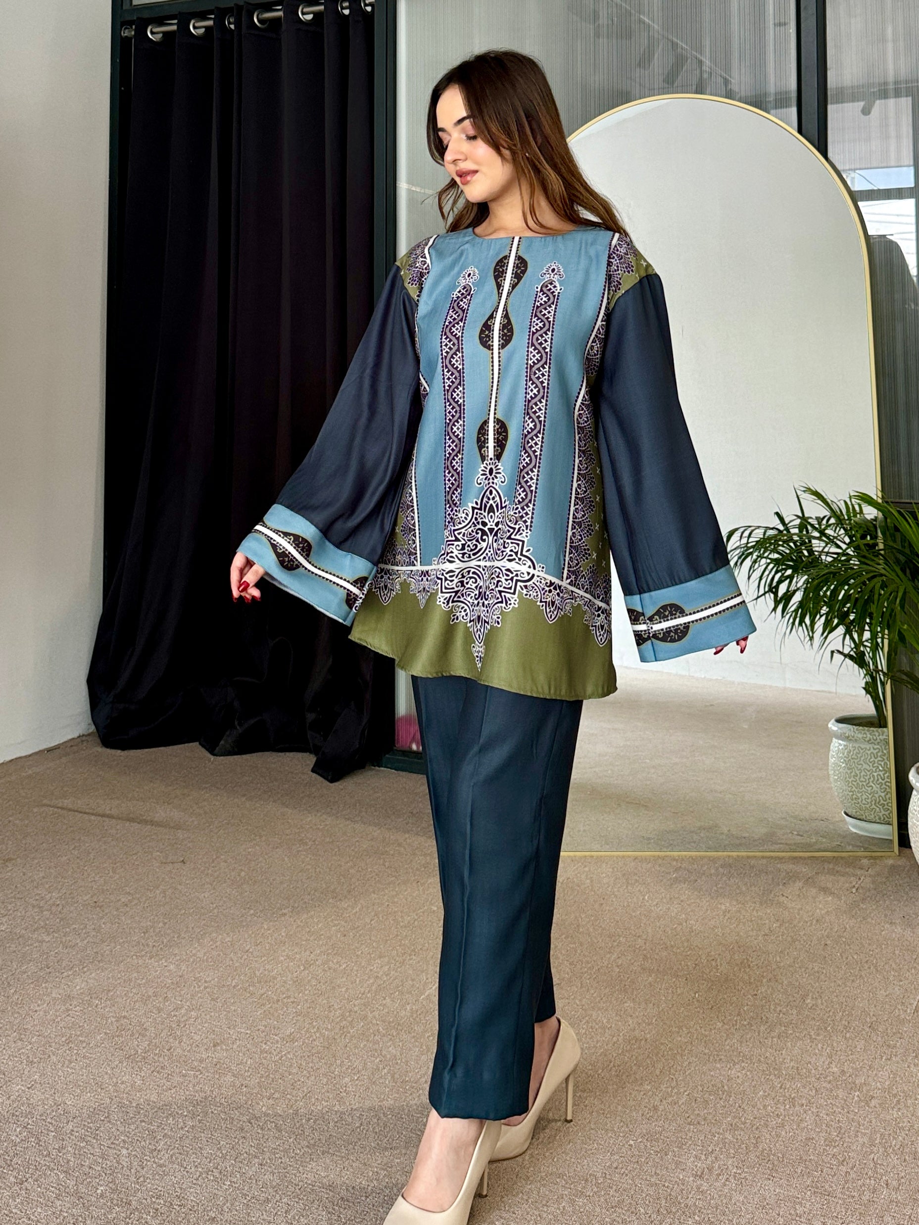 Emerald Elegance Pashmina Kurta Set