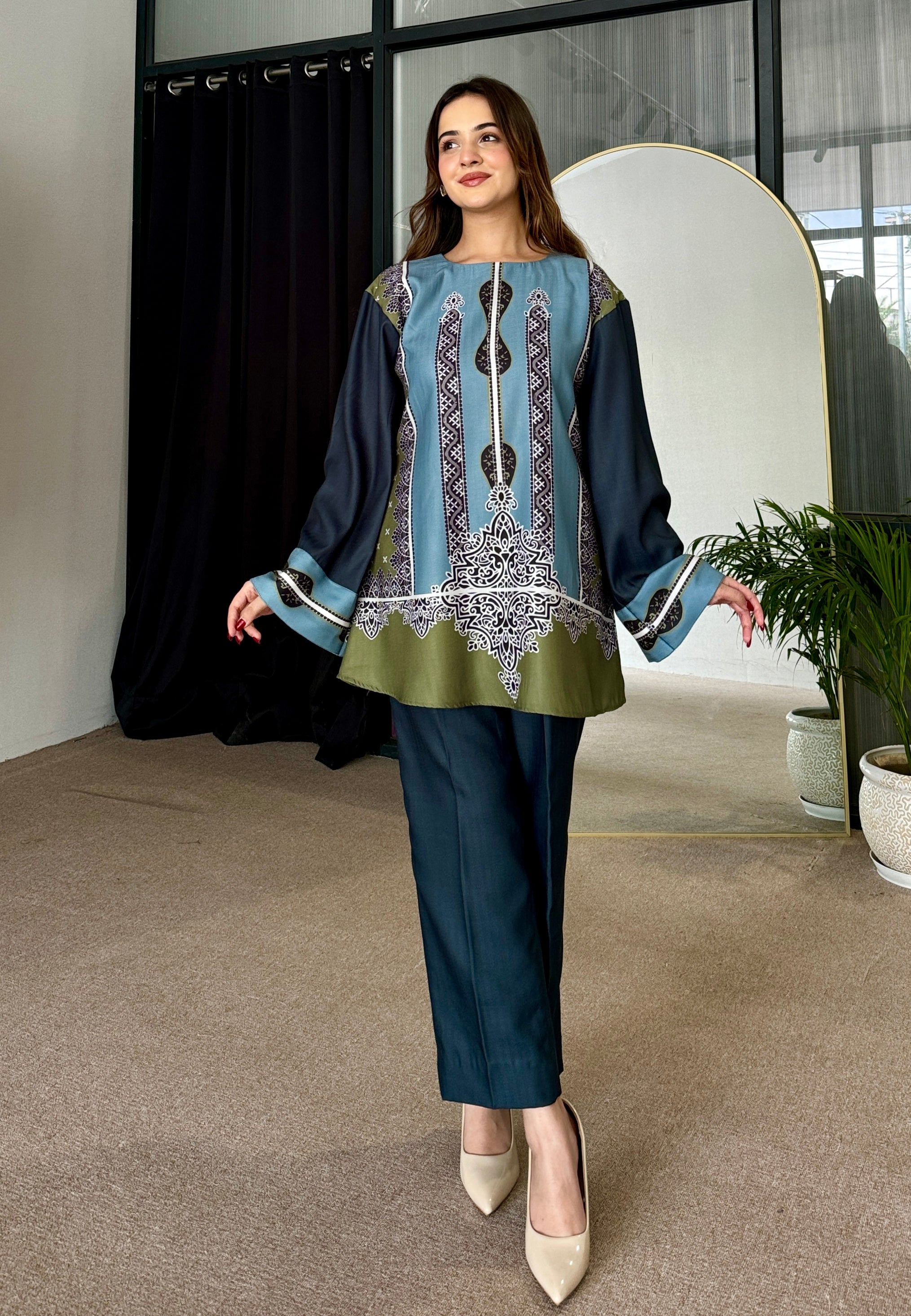 Emerald Elegance Pashmina Kurta Set